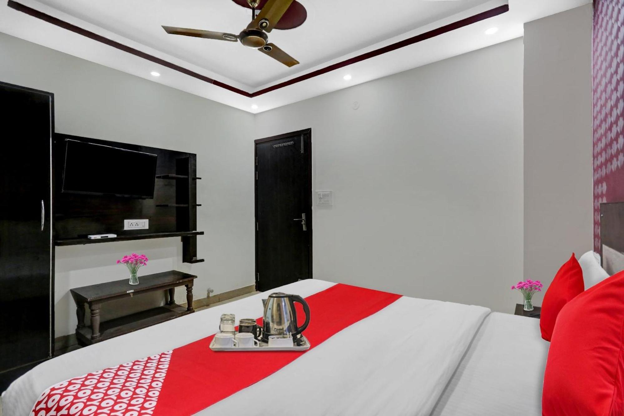 Hotel O Hotel Blue Orchid Нью-Дели Экстерьер фото