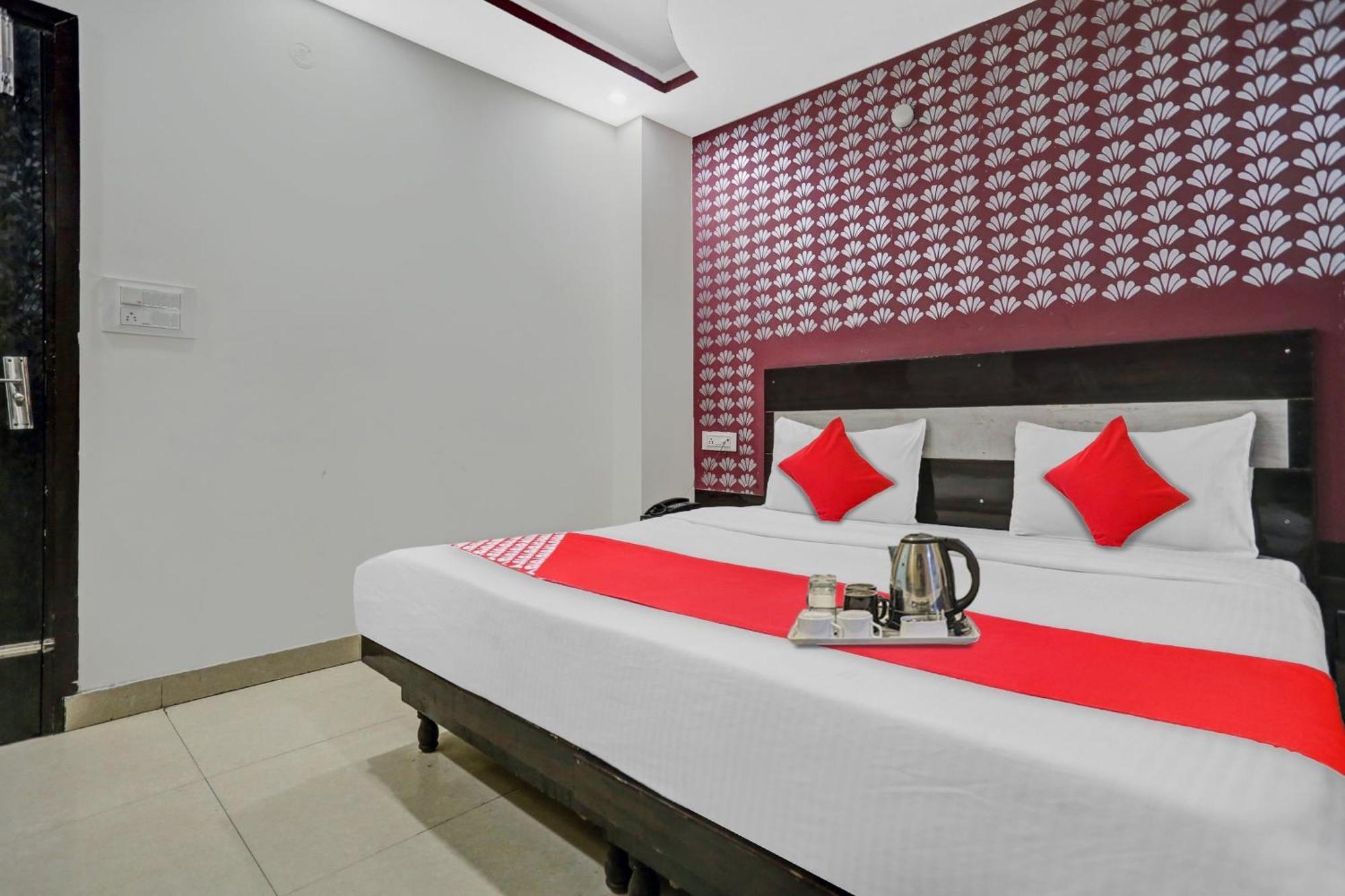 Hotel O Hotel Blue Orchid Нью-Дели Экстерьер фото